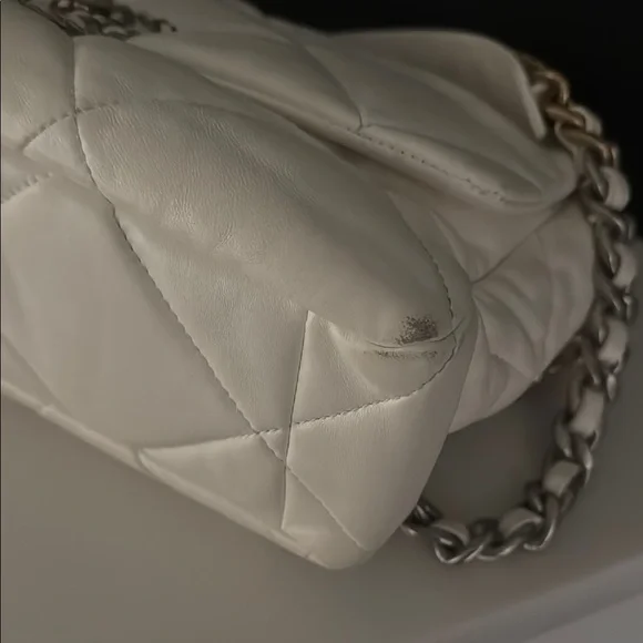 CHANEL 19 White, silver, and gold Quilted Shoulder Bag with Flap Closure - Picture 3 of 10